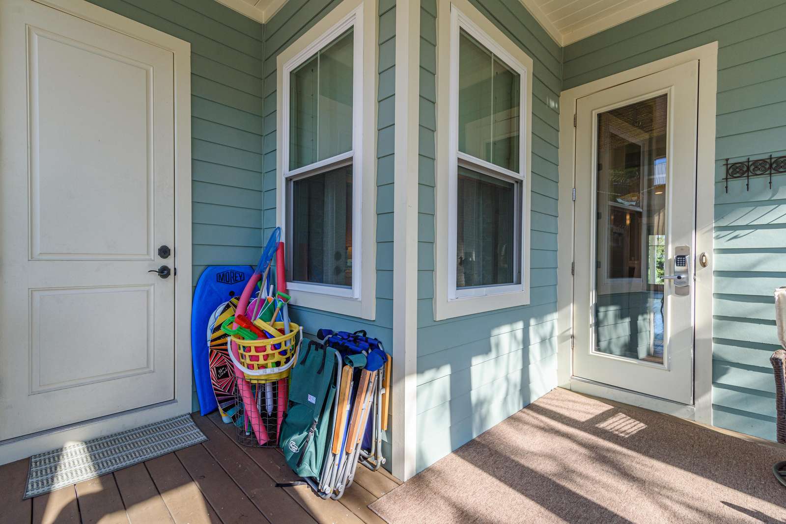 4 beach chairs, umbrella included