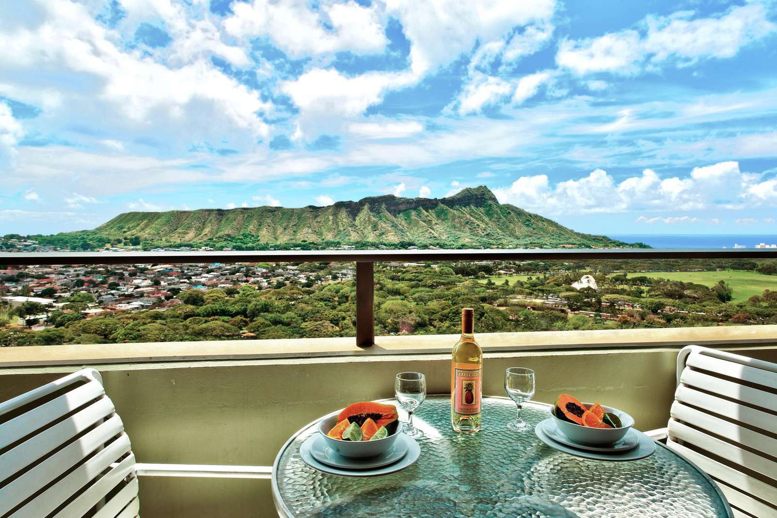 Incredible Direct View of the Iconic Diamond Head!