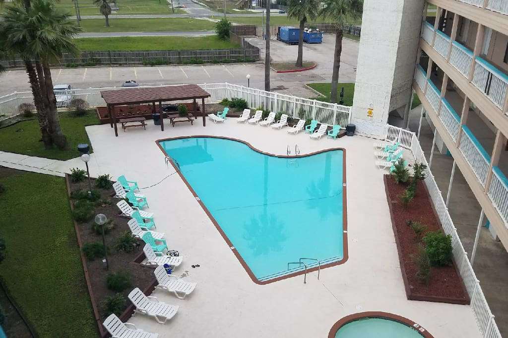 Great cooling off in the day time, ample seating, clean and pretty.