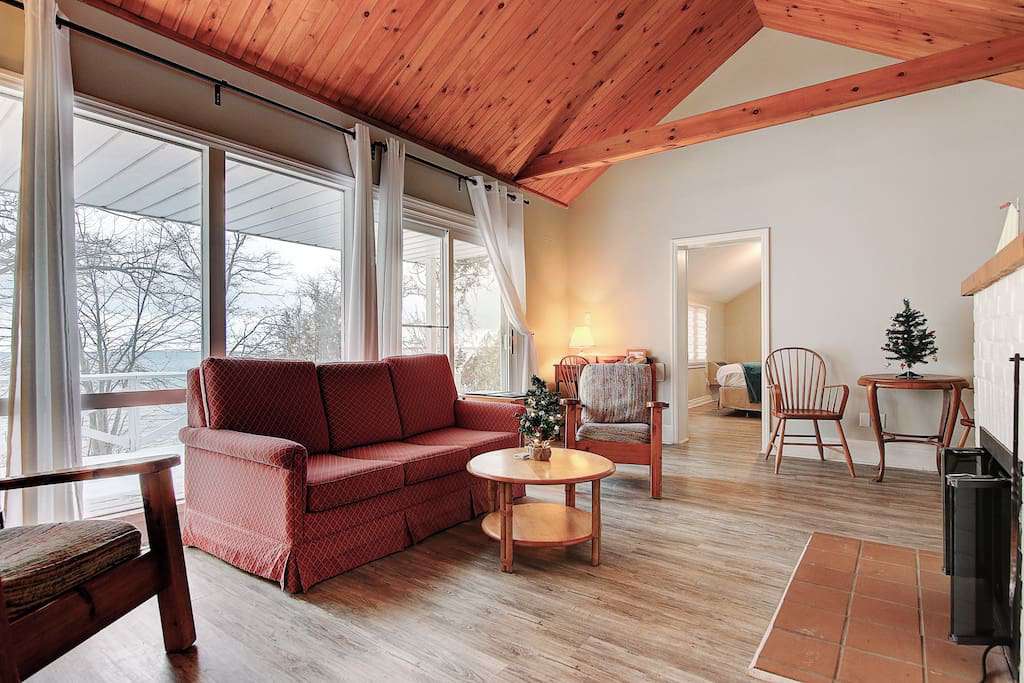 cottage room pic