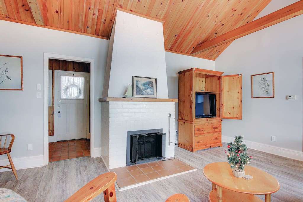 cottage room pic