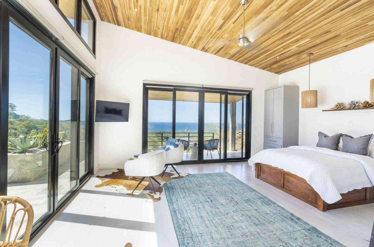 Detached guest suite, 1 Bedroom plus loft with twin bed