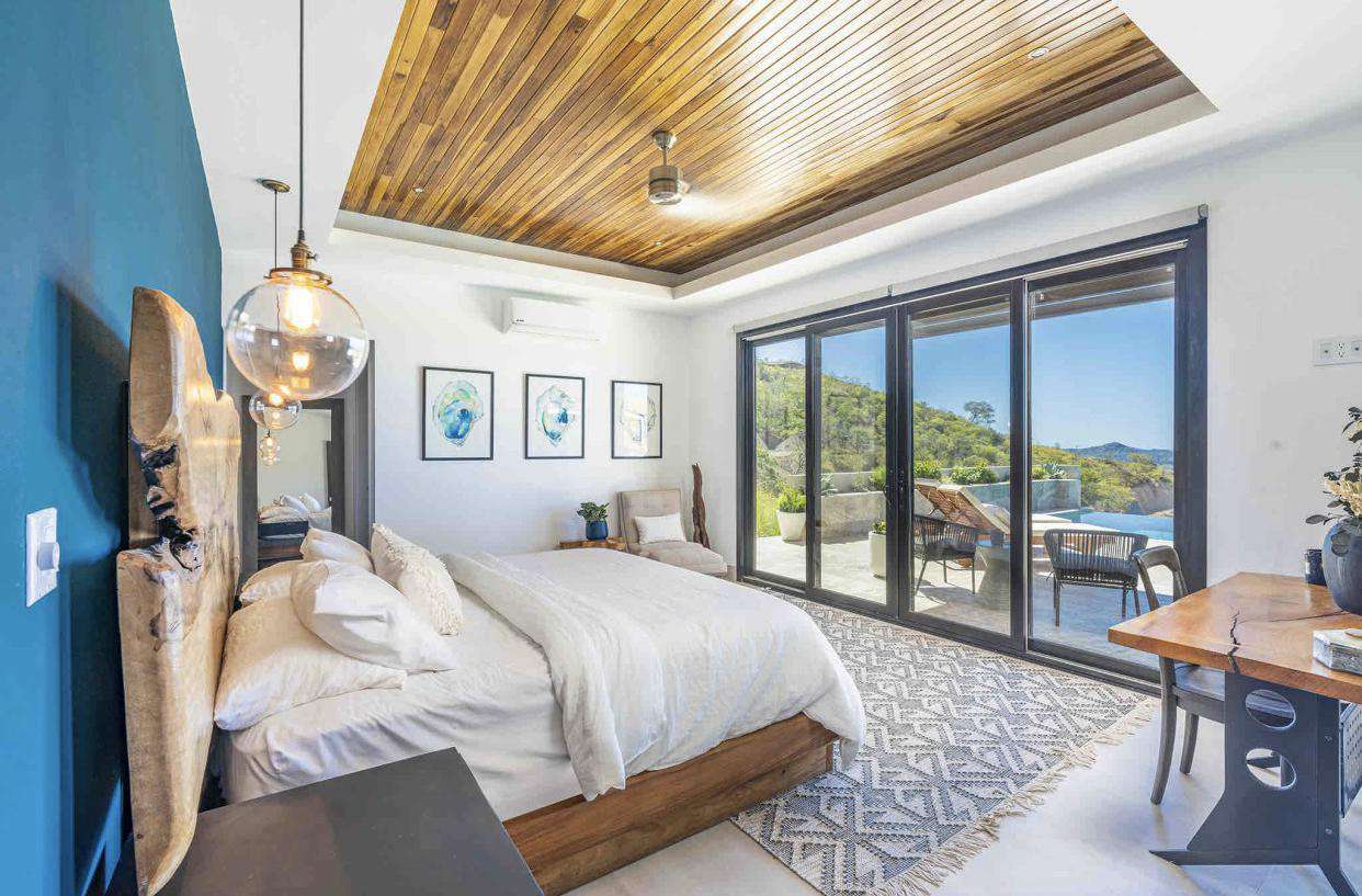 Master bedroom, king bed, amazing ocean views