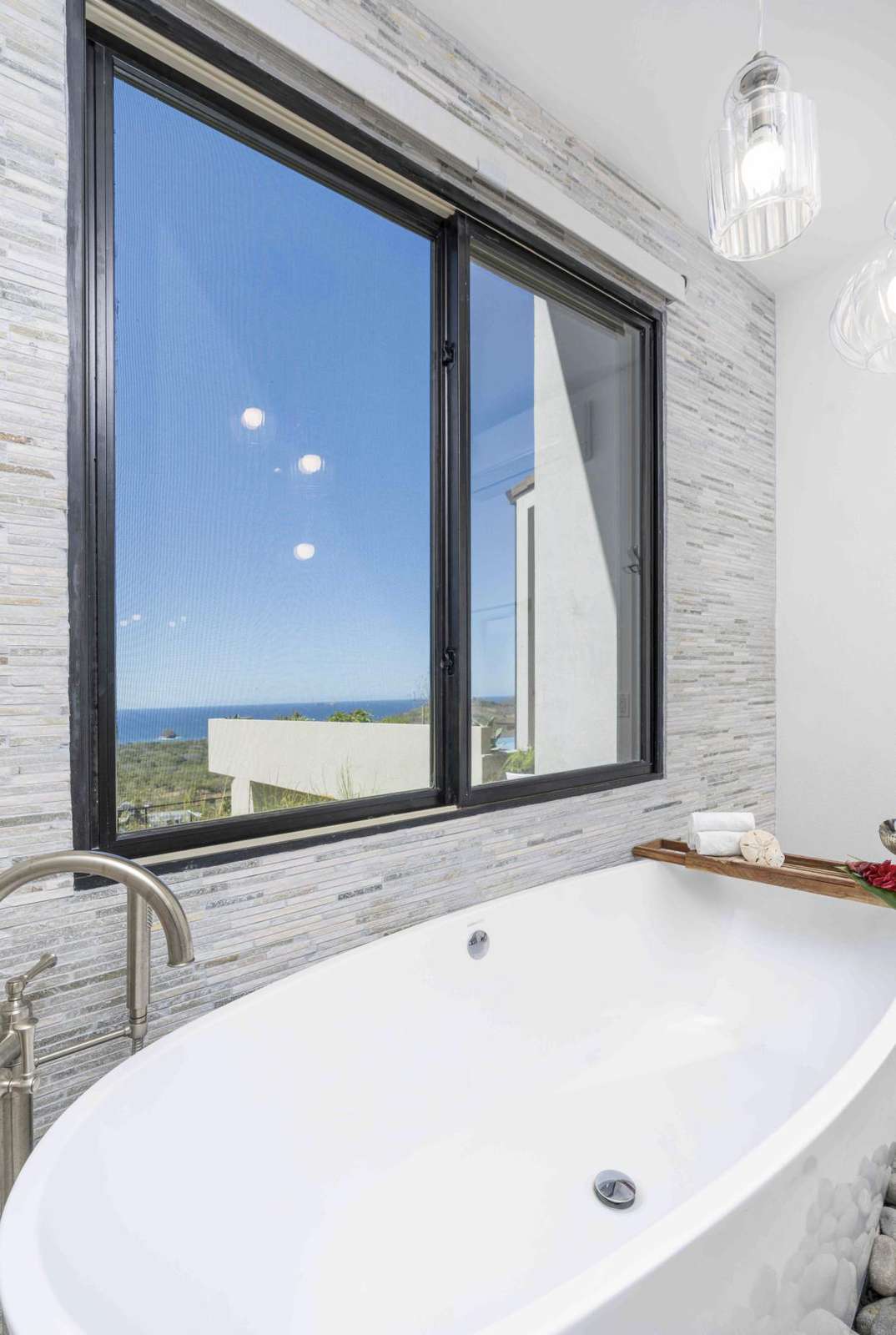 Close up of the garden tub with amazing views!