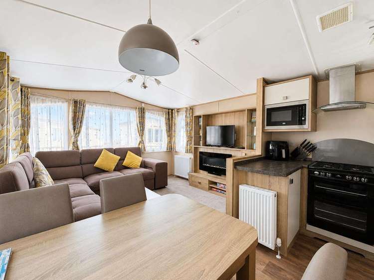 32038AZ⛱️ – Azure Seas, 2 bed, 4 berth caravan with partial sea view. Opal rated. Preview 5