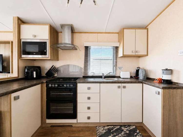 32038AZ⛱️ – Azure Seas, 2 bed, 4 berth caravan with partial sea view. Opal rated. Preview 4