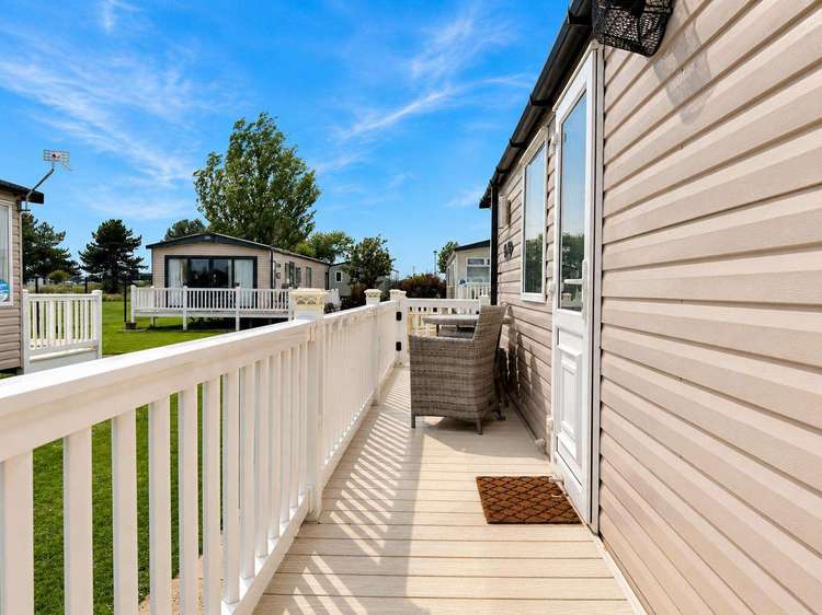 22039C⭐ – Clipper area, 3 bed, 8 berth caravan with decking. Diamond rated. Preview 4