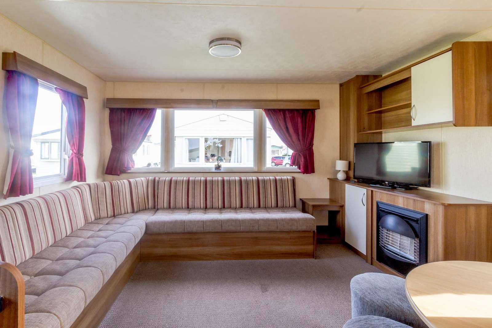 Spacious living room