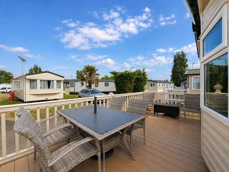 17023NM⛱️ – Sandy area, 3 bed, 8 berth caravan with decking. Opal Rated. Preview 4