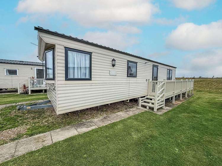 42084S⛱️ – Sunkist, 2 bed, 4 berth caravan with decking, D/G & C/H. Opal rated. Preview 0