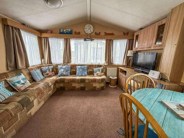 42084S⛱️ – Sunkist, 2 bed, 4 berth caravan with decking, D/G & C/H. Opal rated. Preview 4