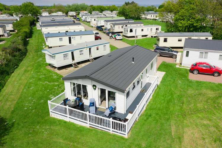 41077WF⛱️ – Westfield area, 3 bed, 6 berth lodge with decking. Platinum-Deluxe rated. Preview 0