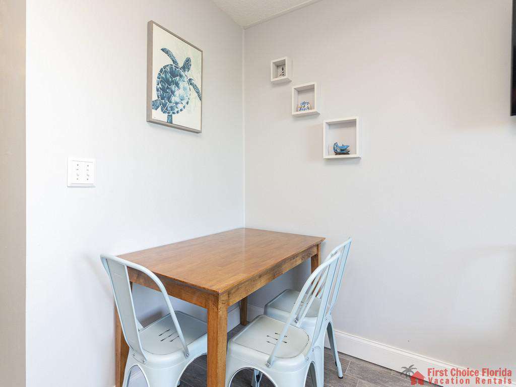 Beachers Lodge 131 Table