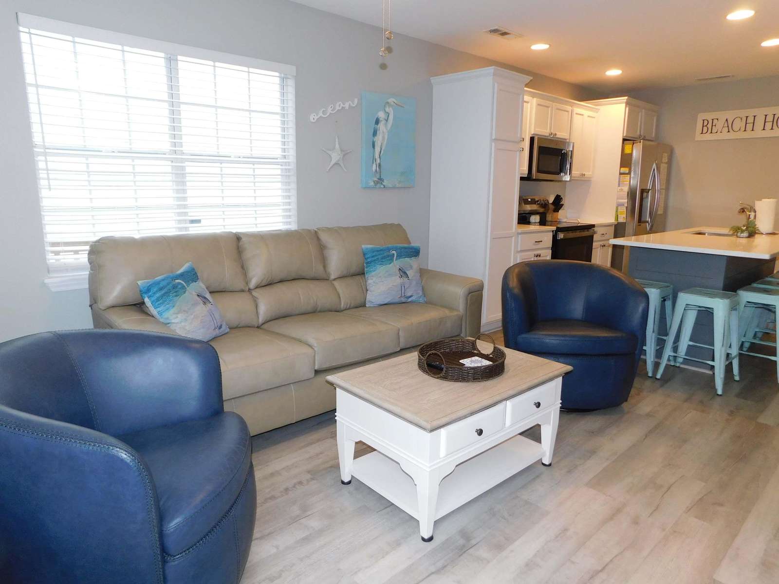 1114 Only steps from the Ocean, 2 King beds Complimentary golf cart Preview 0