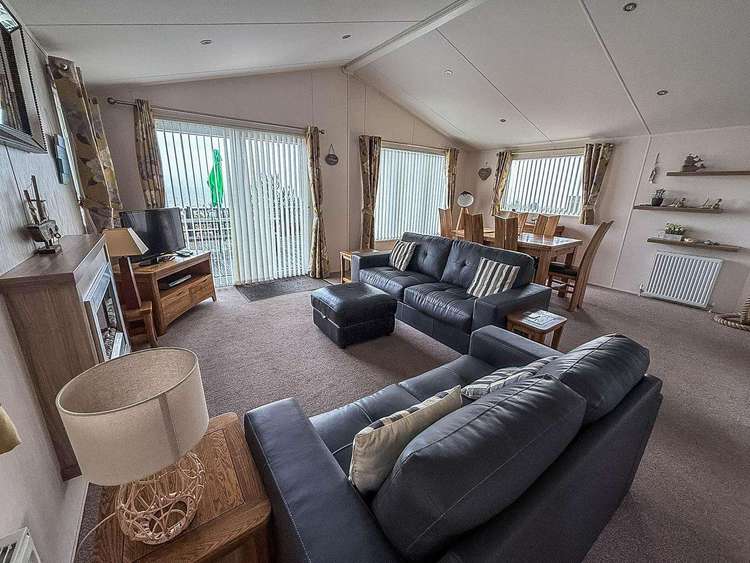 32105OG⛱️ – 5, Ocean Glade Phase 1, 2 bed, 4 berth lodge with sea views. Platinum-Deluxe rated. Preview 5