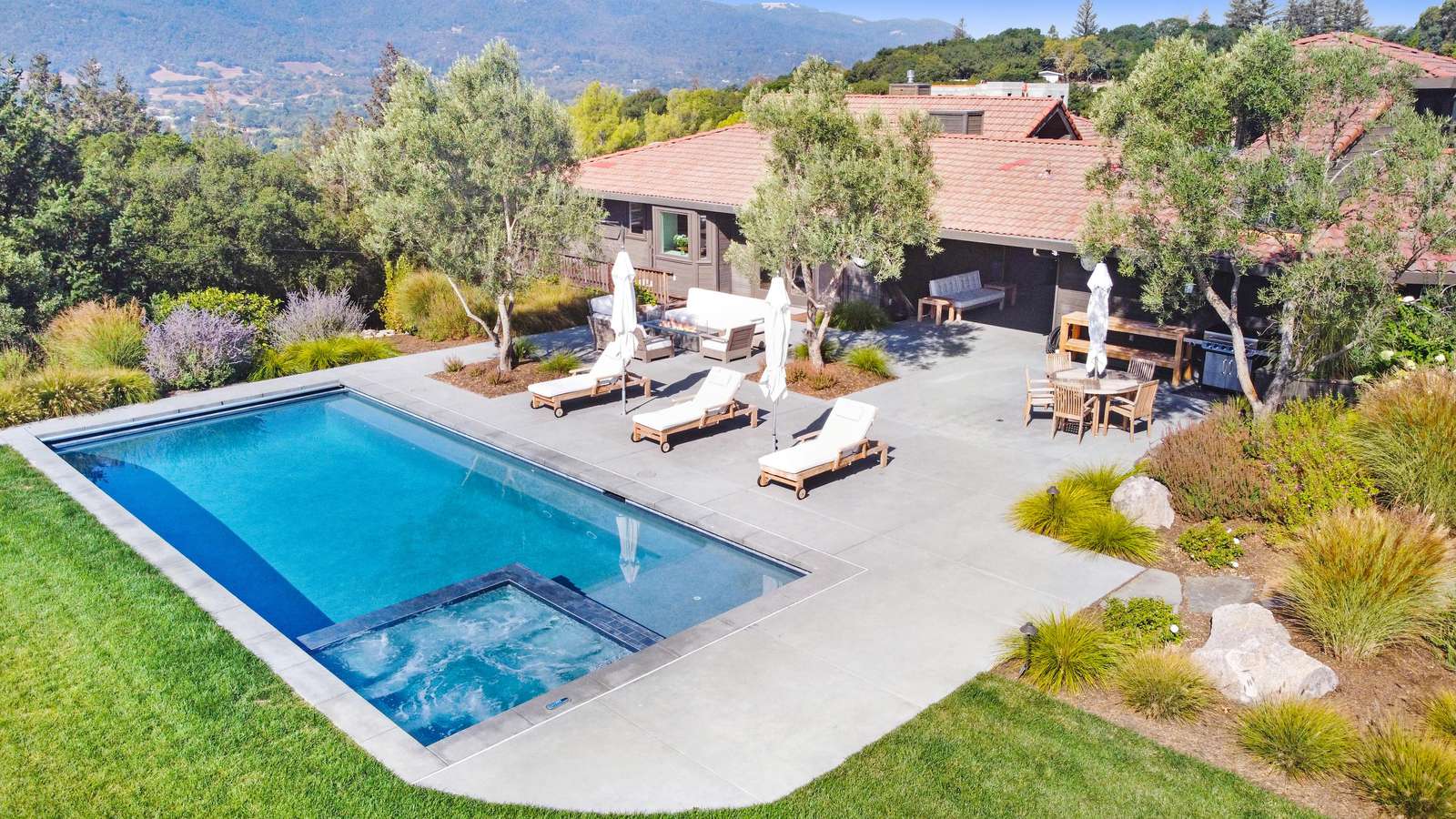 Sonoma Hilltop Estate with 3 Bedrooms and Pool - Includes Wine Tasting Passport Preview 0