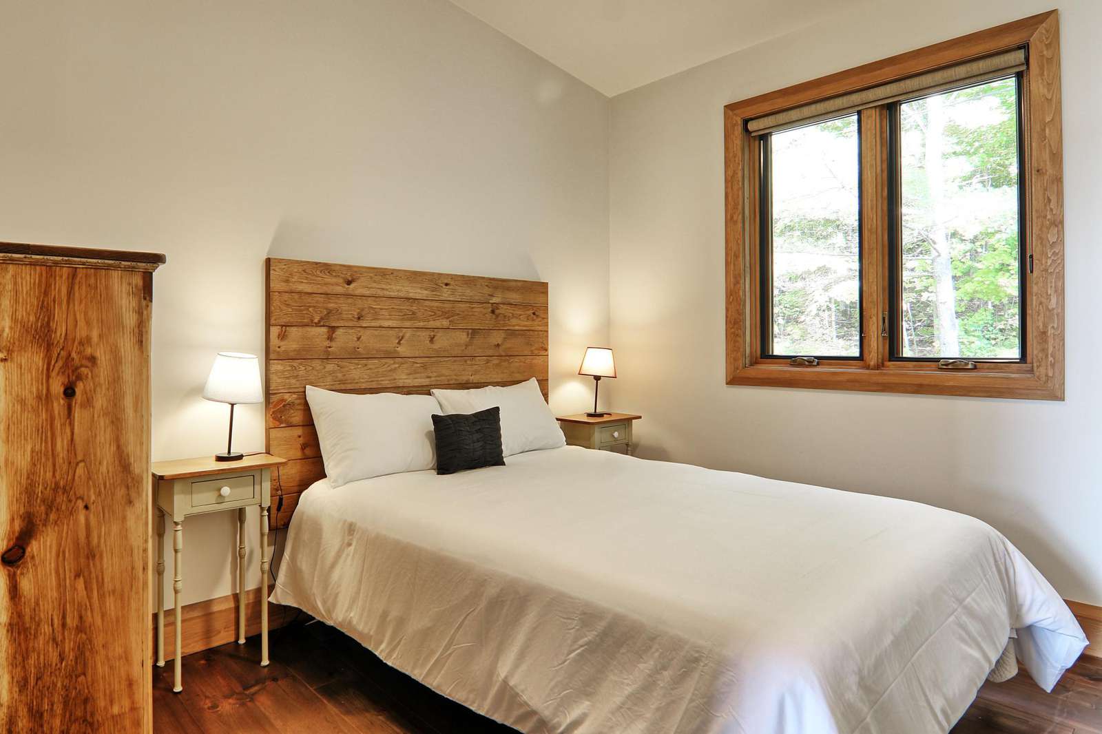 Alternate Bedroom - Main Floor Bedroom - Queen