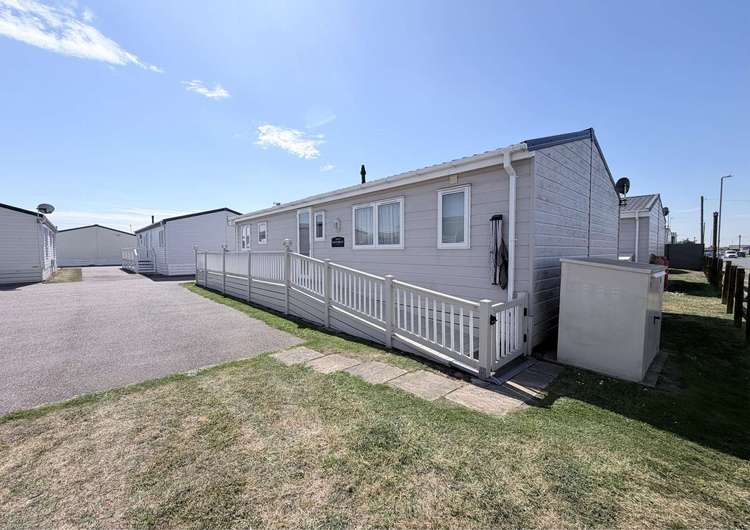 45009MV⛱️(area D), 2 bed, 6 berth lodge with decking. Diamond rated. Preview 4