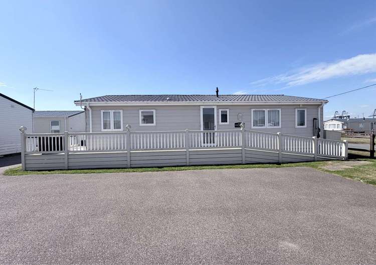45009MV⛱️(area D), 2 bed, 6 berth lodge with decking. Diamond rated. Preview 2