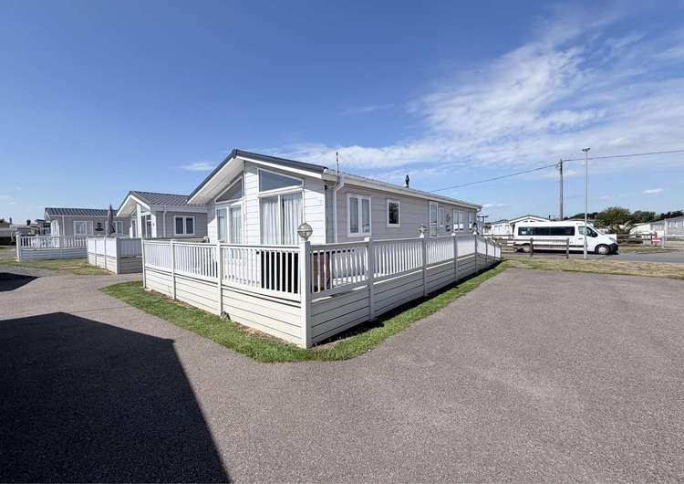 45009MV⛱️(area D), 2 bed, 6 berth lodge with decking. Diamond rated. Preview 3