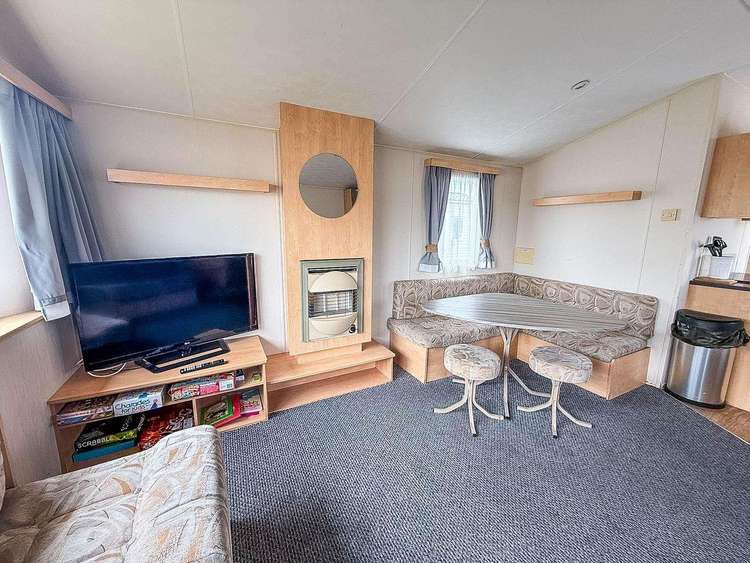 28039CW⭐ – Constable Way, 3 bed, 8 berth caravan with decking. Emerald rated. Preview 4