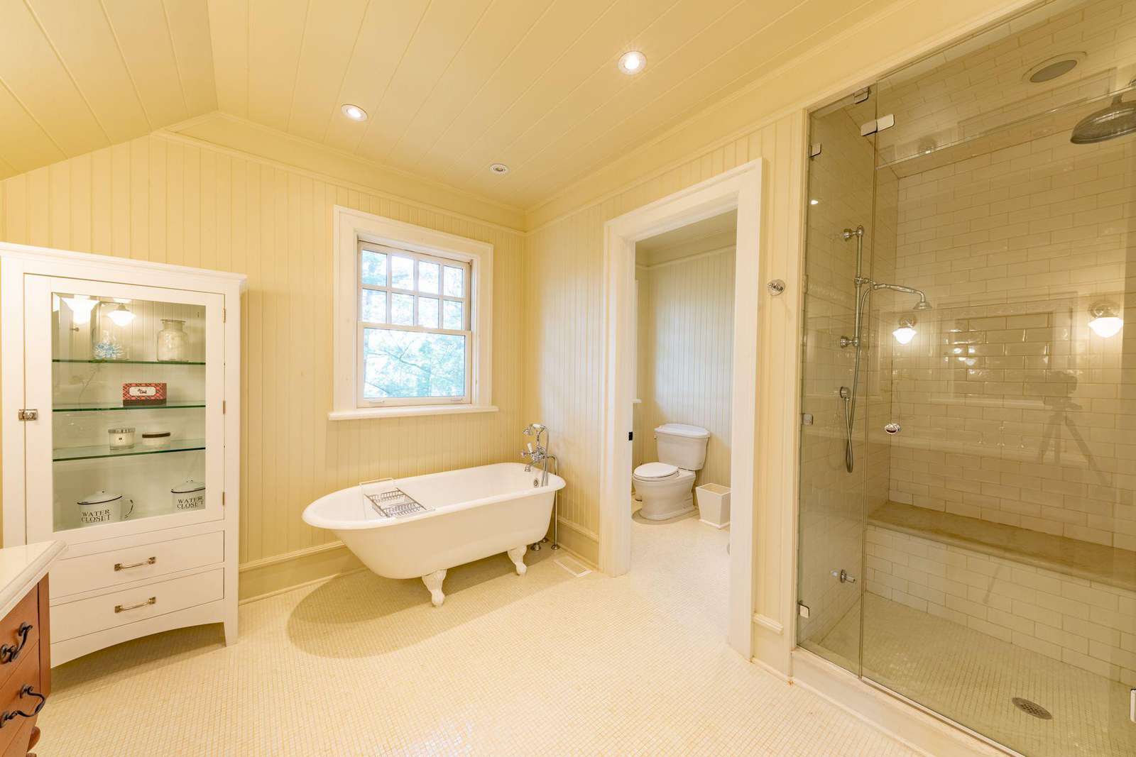 Upper Level - Master Ensuite
