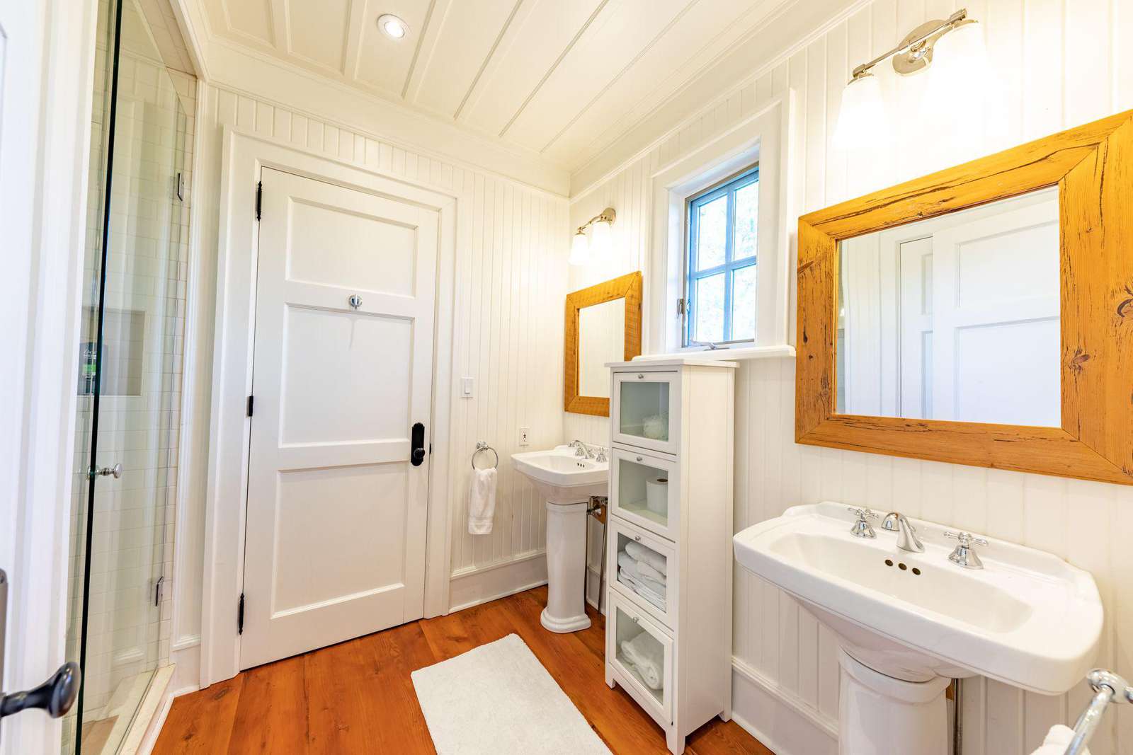 Upper Level - Jack & Jill Bathroom