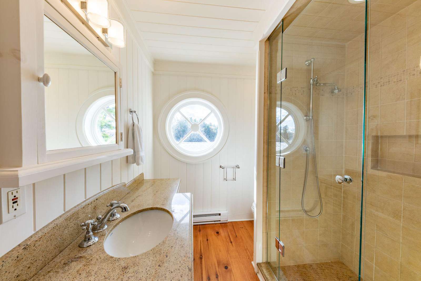 Boathouse - Bathroom