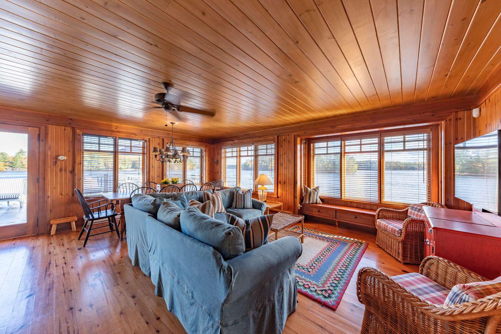 Boathouse - Living Room