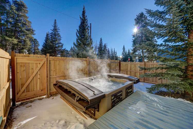 Cloverleaf-PET FRIENDLY with Hot Tub and private yard. Preview 0