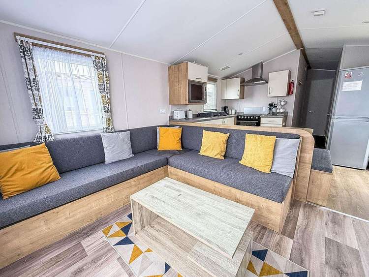 23006W⛱️ – Windsor area, 3 bed, 8 berth caravan with decking, D/G and C/H. Opal rated. Preview 5