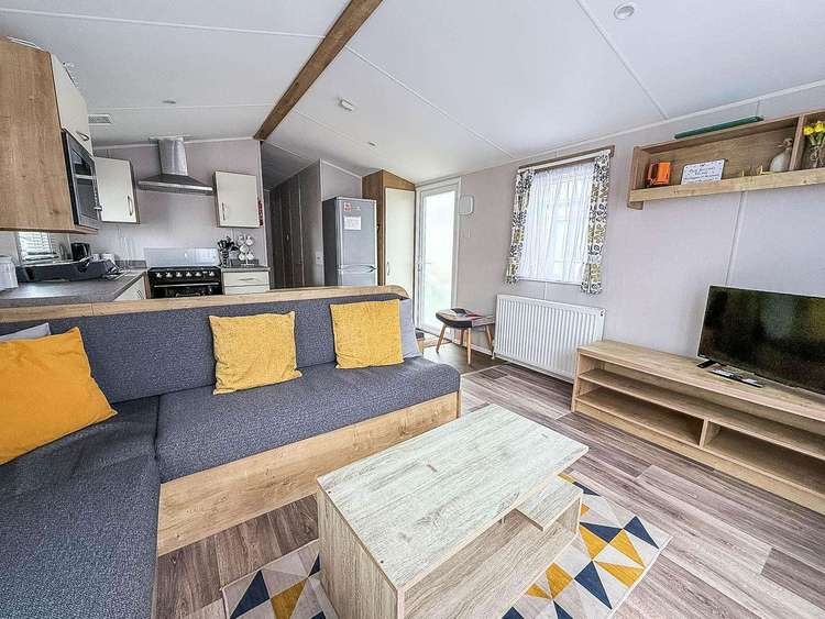 23006W⛱️ – Windsor area, 3 bed, 8 berth caravan with decking, D/G and C/H. Opal rated. Preview 4