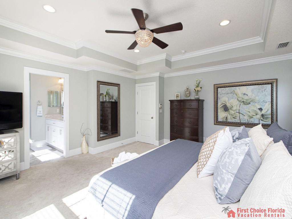 Seaside Retreat - Master King Bedroom