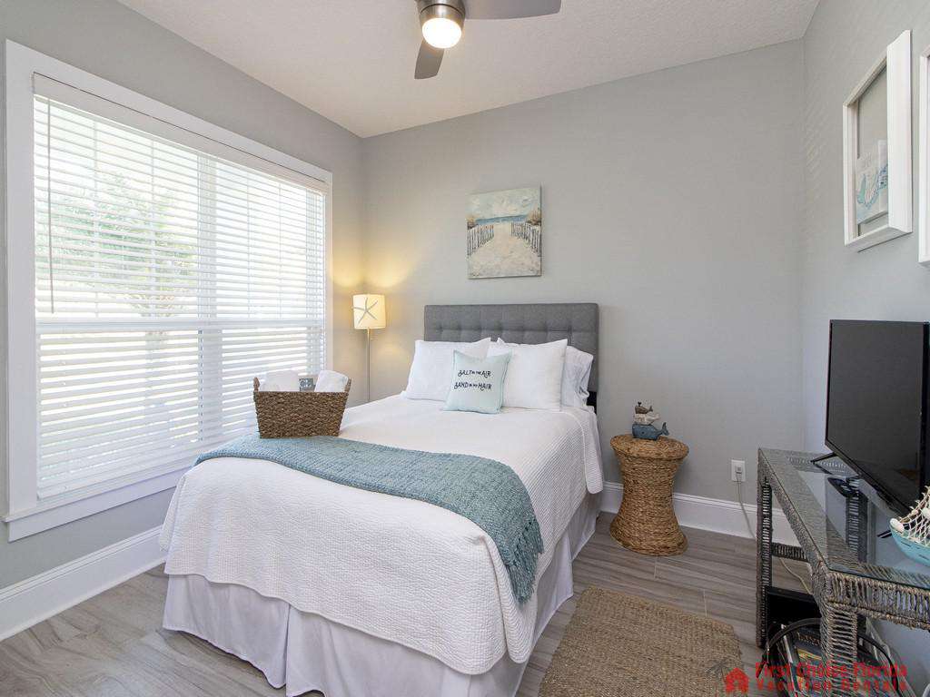 Seaside Retreat - Queen Guest Bedroom