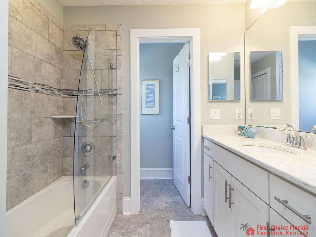 Seaside Retreat - Guest Bathroom