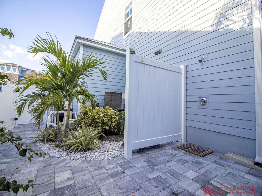 Seaside Retreat - Hot/Cold Outdoor Shower