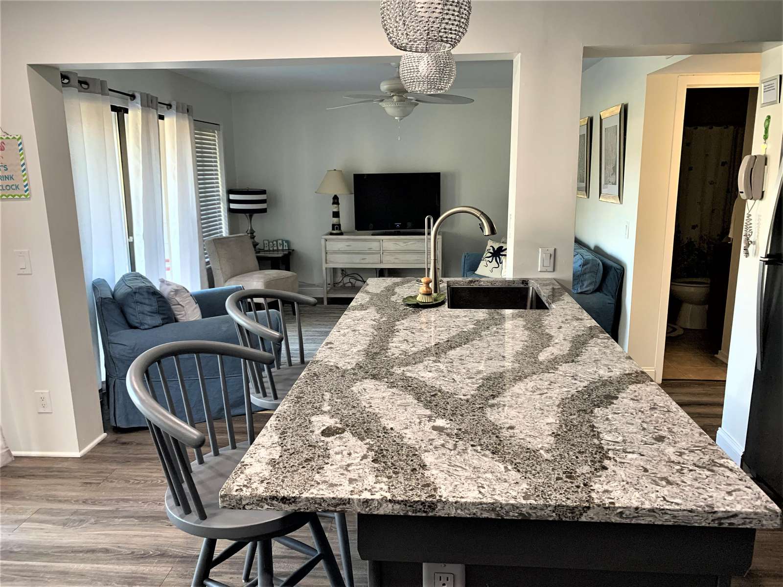 Open Floor Plan from kitchen to livingroom