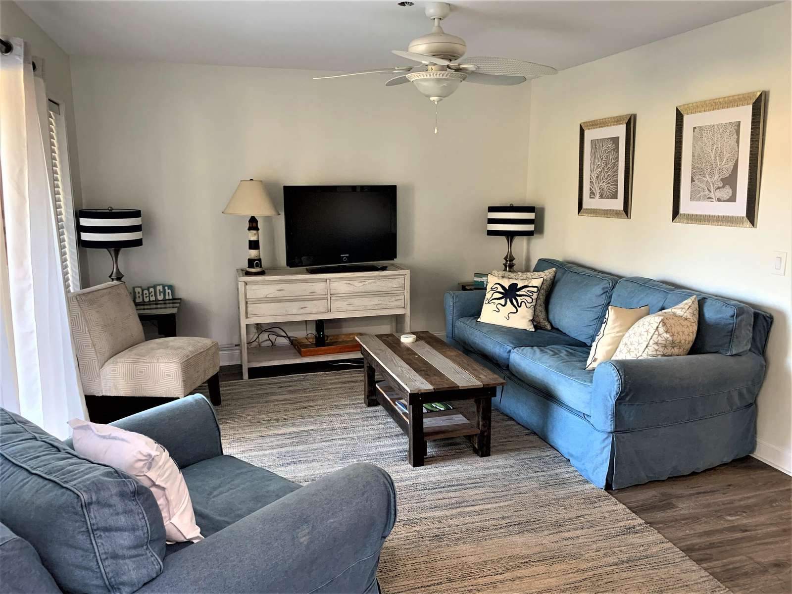 Livingroom with pull-out sofa