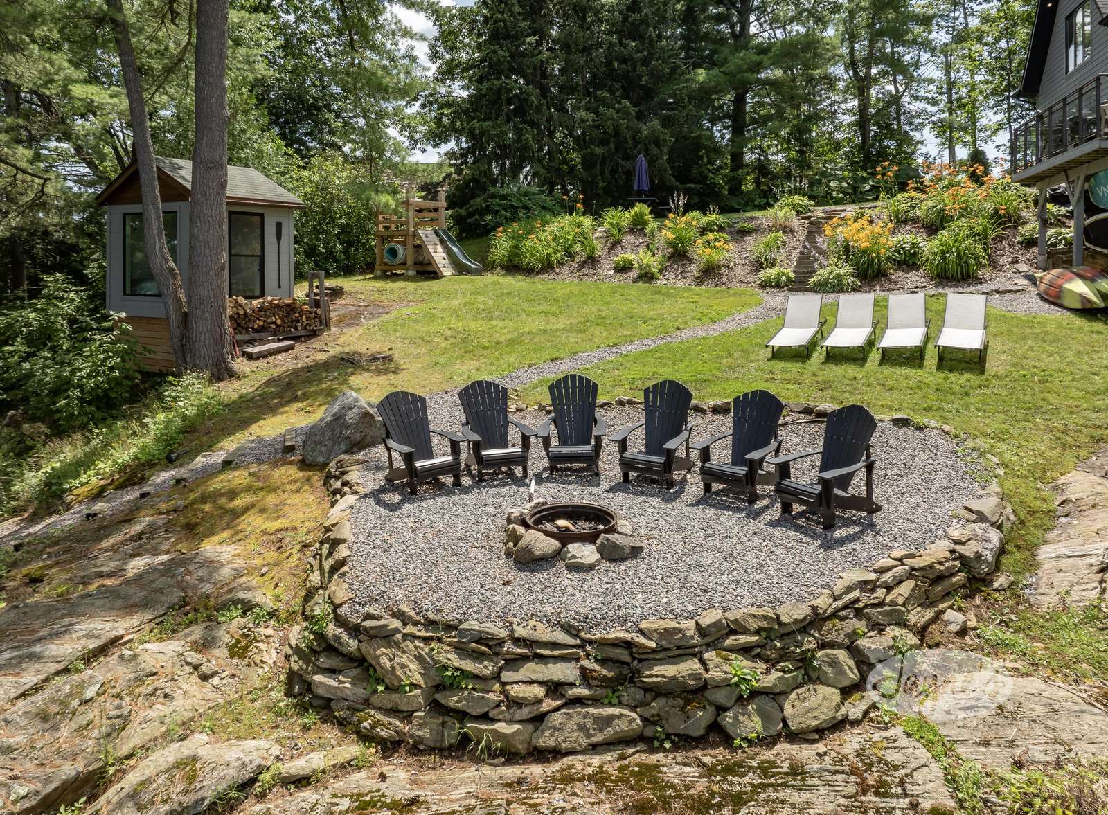 Fire Pit & Seating