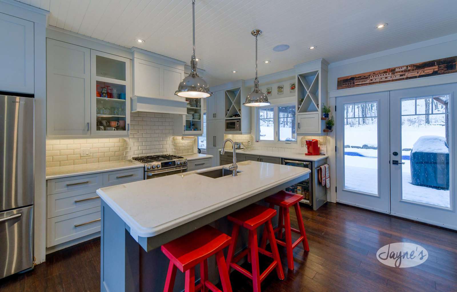 Kitchen & Breakfast Bar