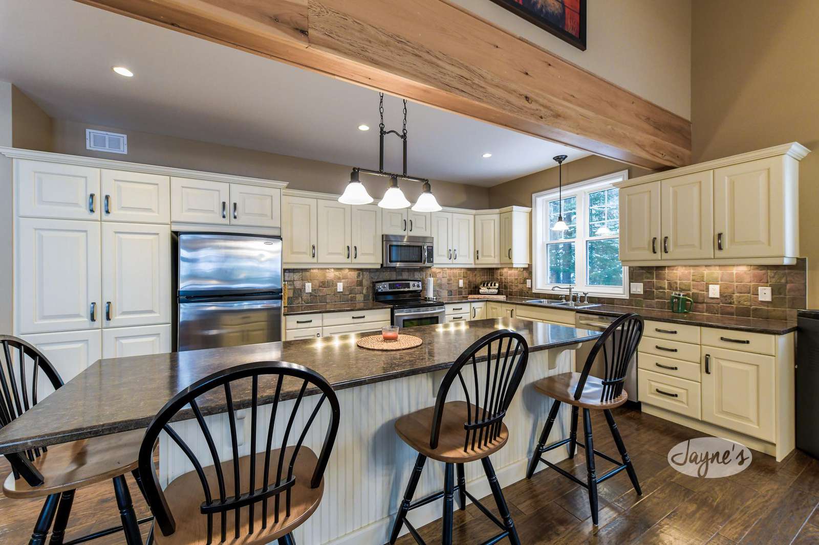 Kitchen & Island Seating