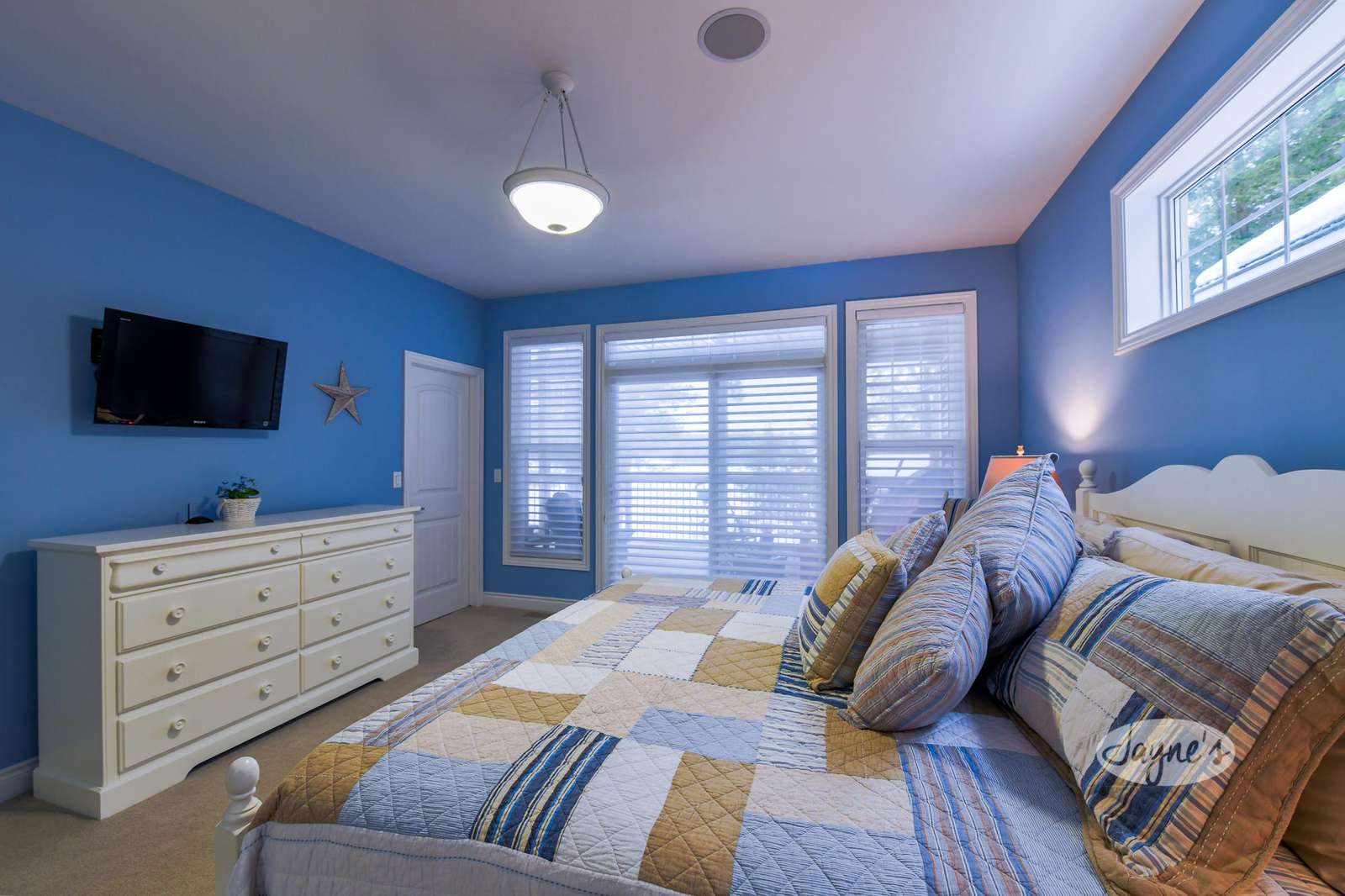 Master Bedroom - Main Level
