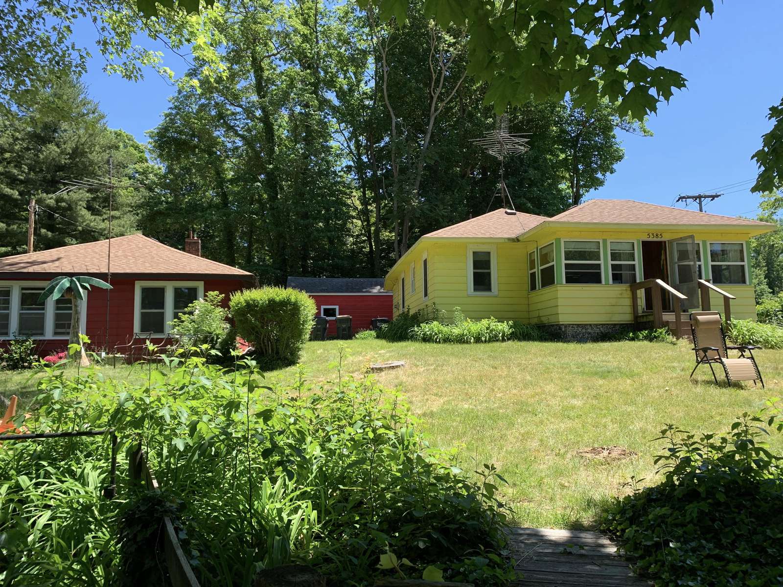 Front Yard (Both Cottages)