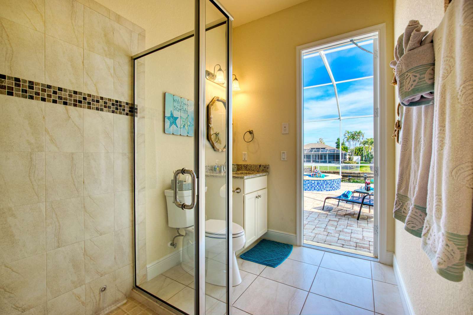 Summer Paradise - Pool Bathroom