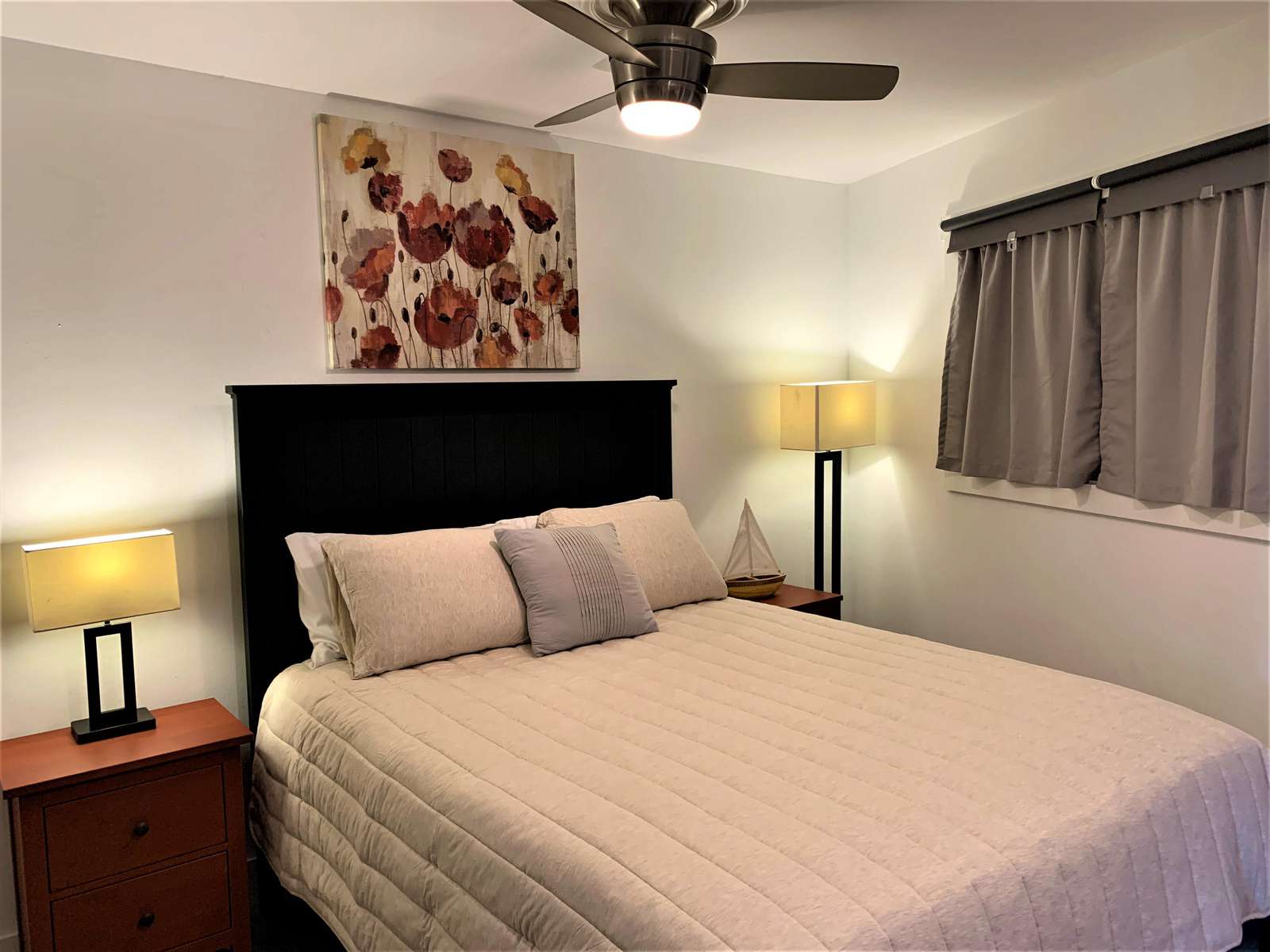 Queen Bed with Open Floor plan