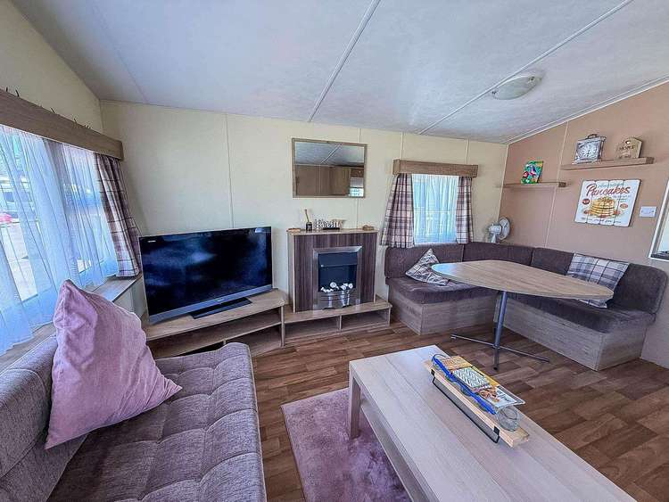 17175P⭐ – Pines area, 3 bed, 8 berth caravan with D/G & C/H. Opal Rated. Preview 5