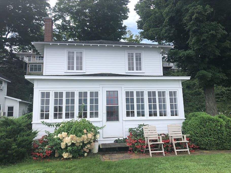 The Reliable Retreat on Paw Paw Lake Rent Paw Paw Lake