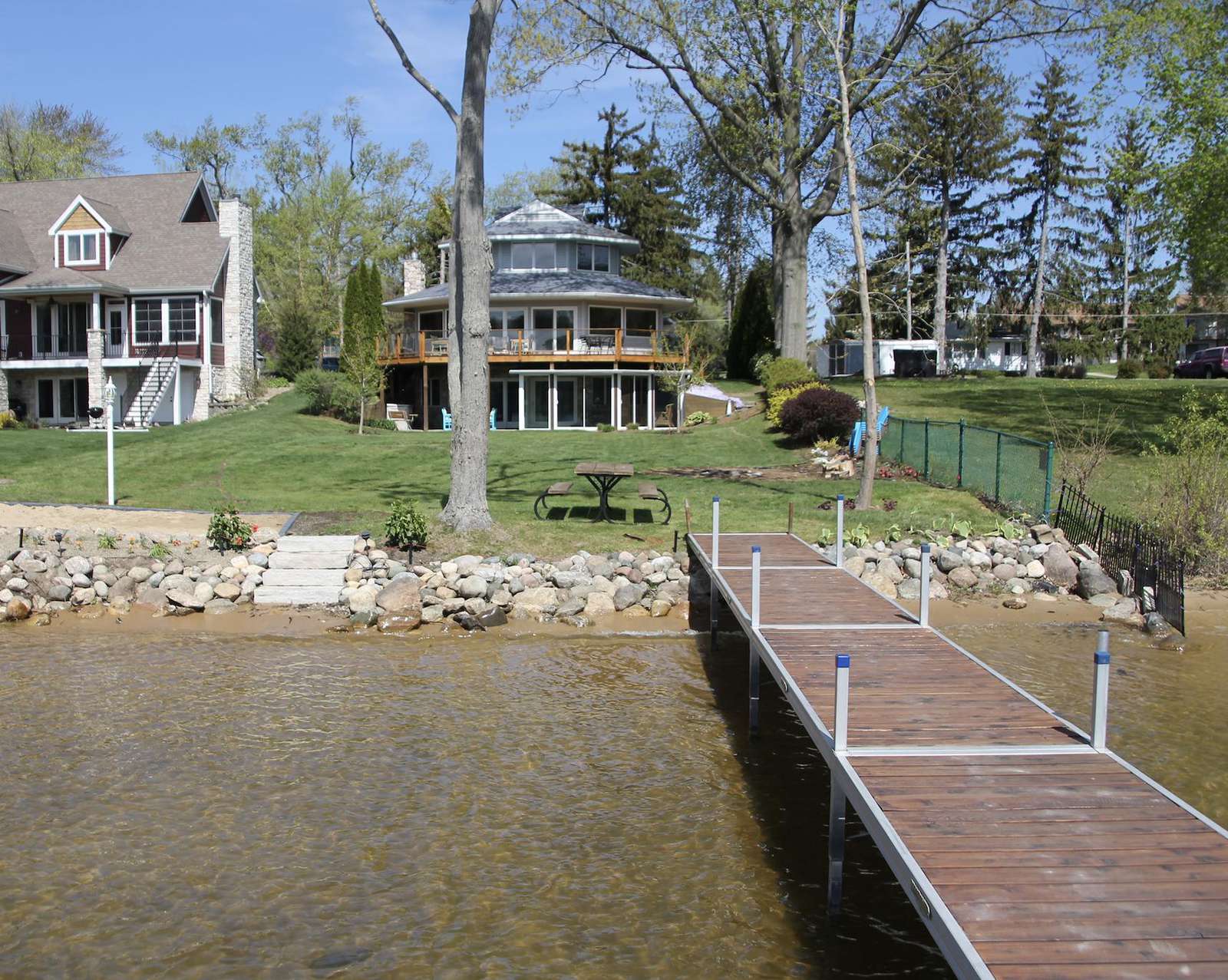 The Ellinee Bay Beach House on Paw Paw Lake - property