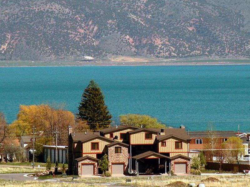 Located at the heart of Garden City and within walking distance of public beach
