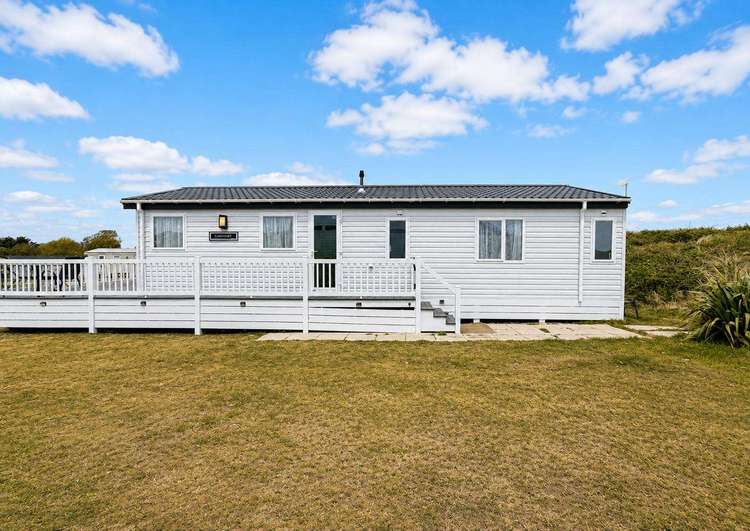 90012TD⛱️ – The Dunes area, 3 bed, 8 berth lodge with decking. Platinum-Deluxe rated. Preview 3